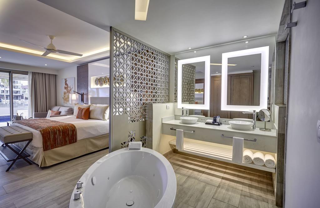 Hotel Royalton Bavaro Exterior photo
